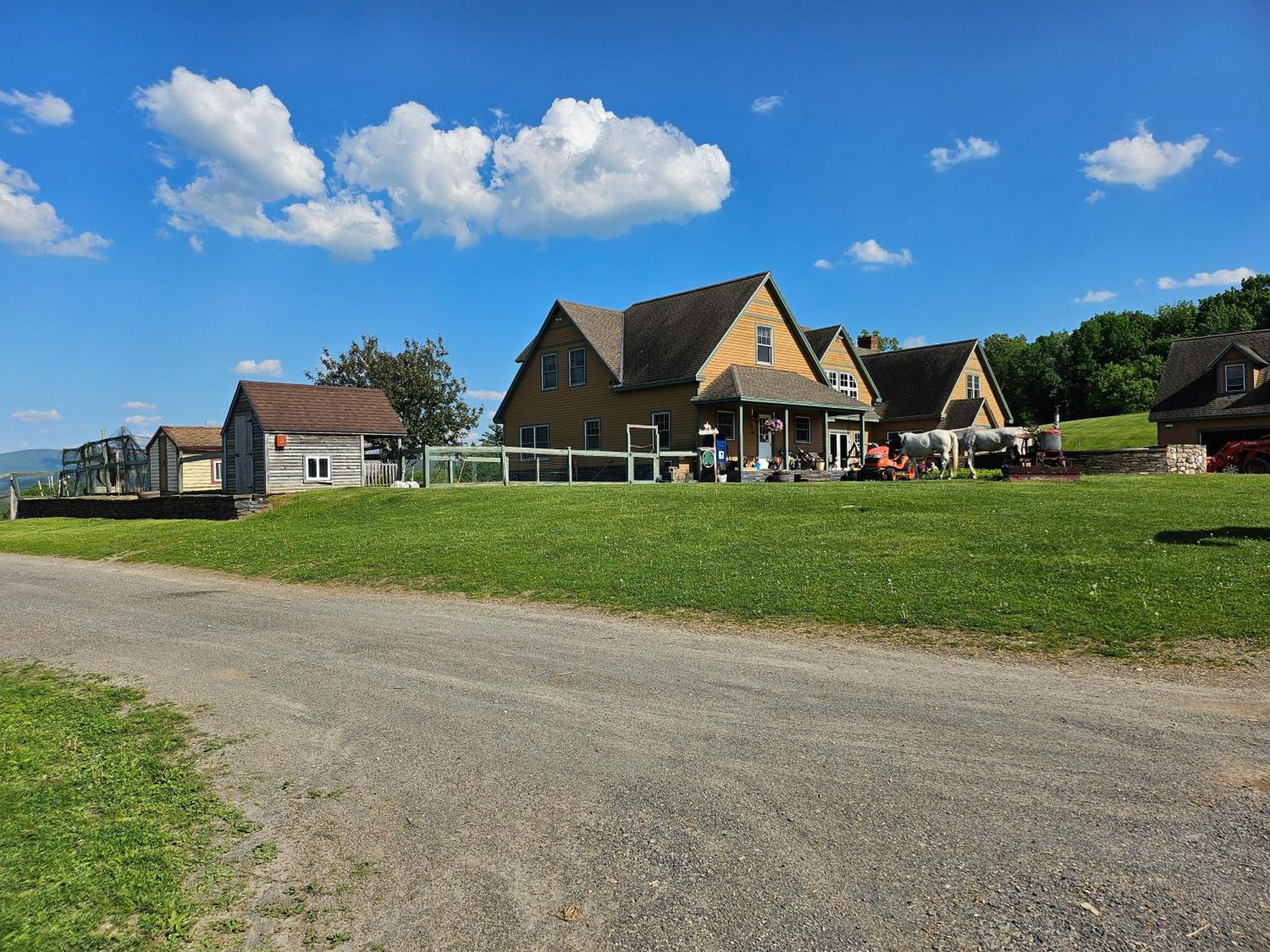 Clover Hill Farm & Country Inn Williamstown Exterior photo