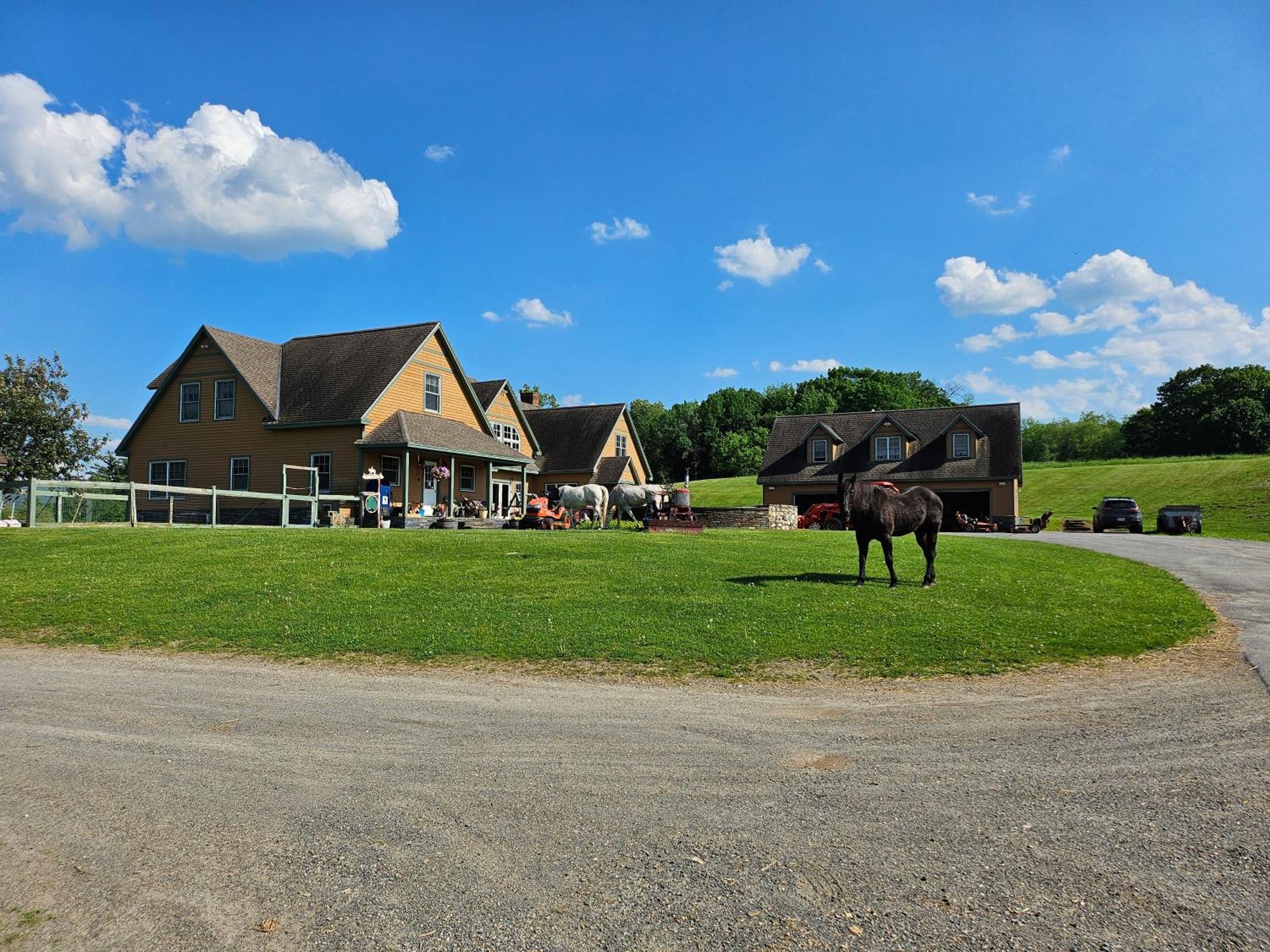 Clover Hill Farm & Country Inn Williamstown Exterior photo